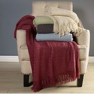 Brielle Winding Wave Throw Blanket in Light Blue